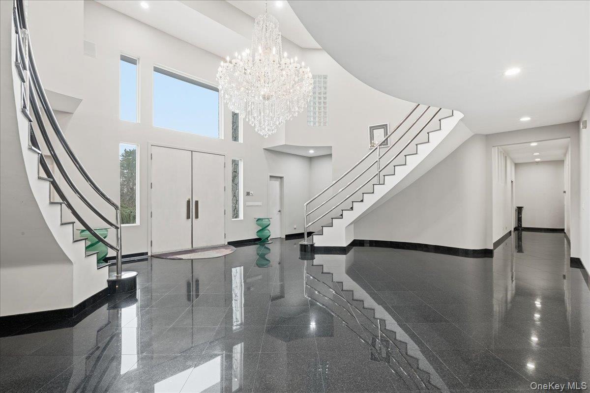 #8 photo, 1 Private Lane, Old Brookville , NY 11545