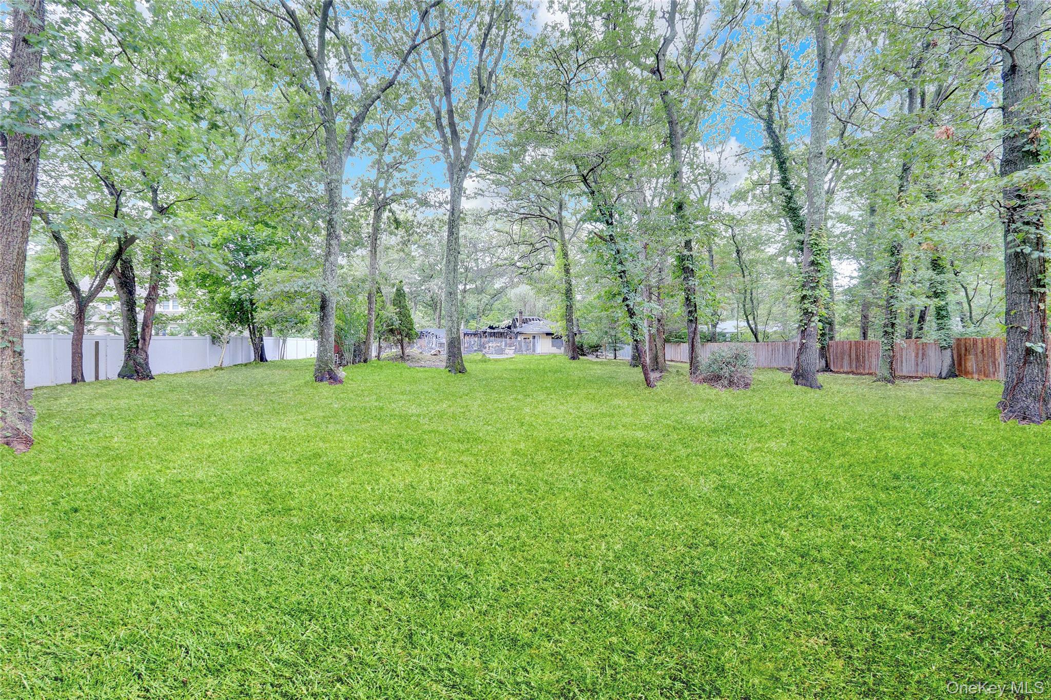 #11 photo, 53 Chestnut Street, Mount Sinai , NY 11766