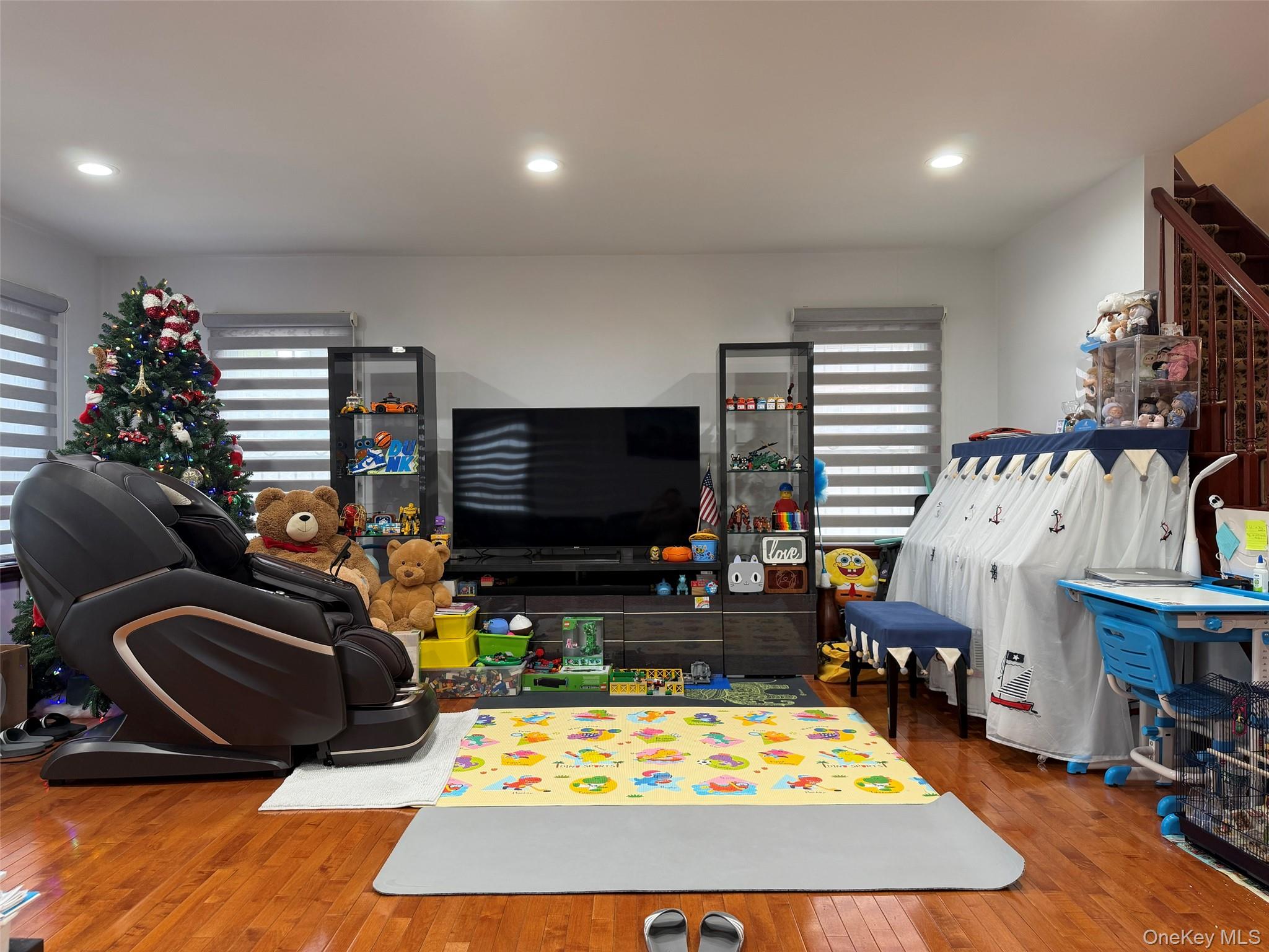 #12 photo, 175-28 Underhill Avenue, Fresh Meadows , NY 11365