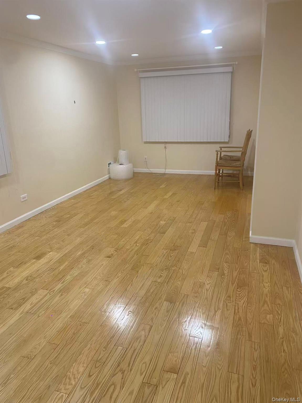 #5 photo, 207-24 28th Avenue, Bayside , NY 11360