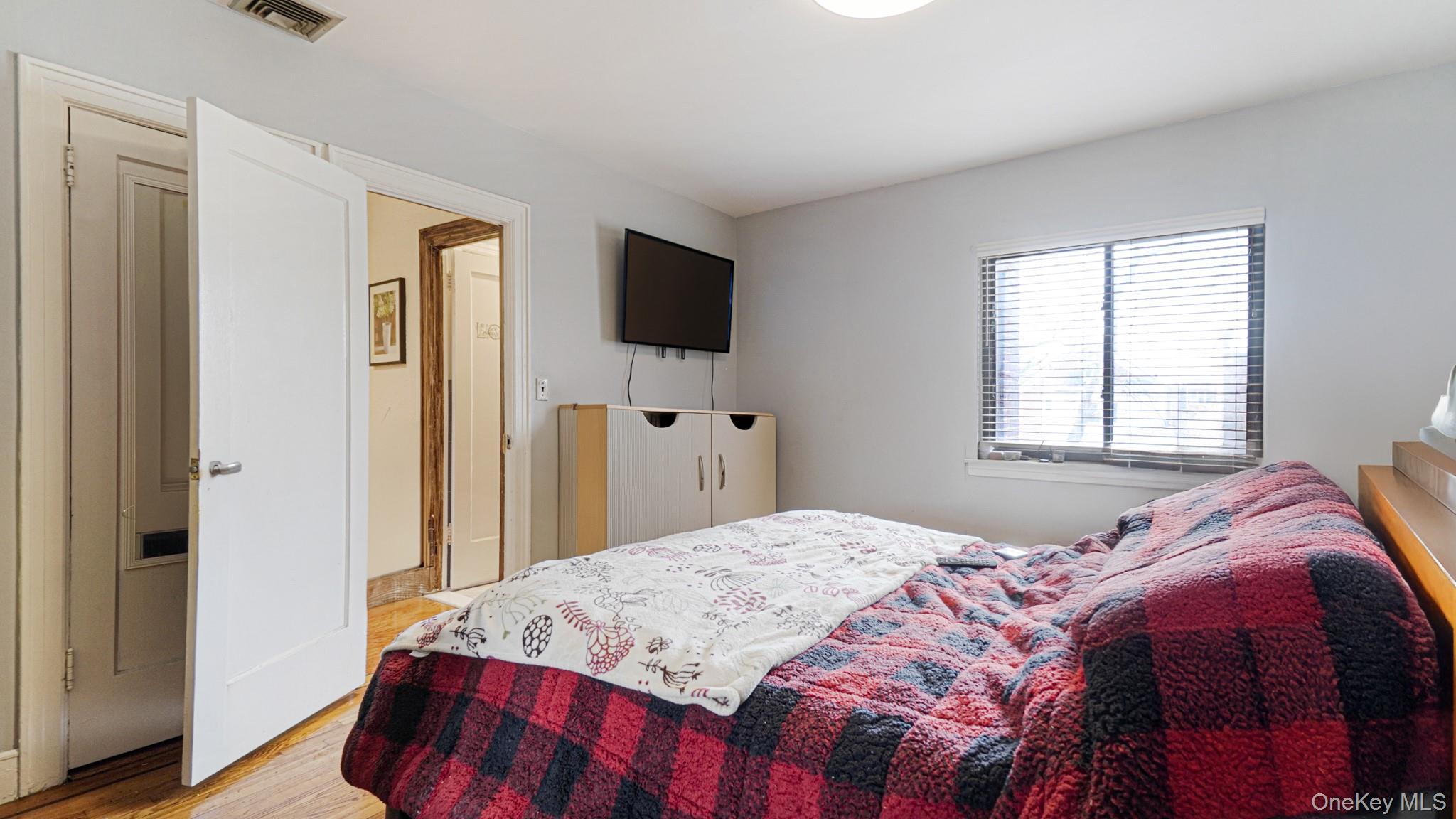 #14 photo, 2521 Yates Avenue, Bronx , NY 10469