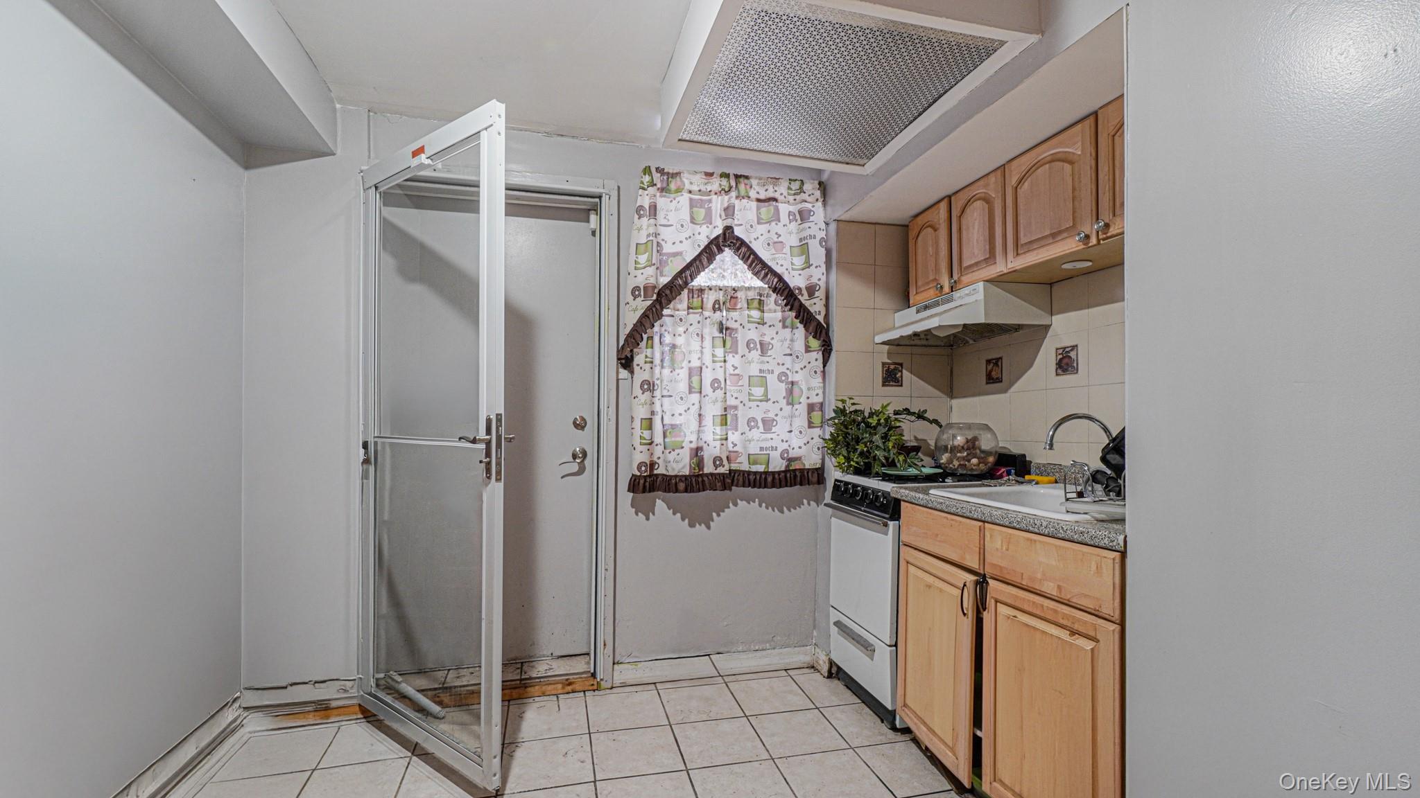 #19 photo, 2521 Yates Avenue, Bronx , NY 10469