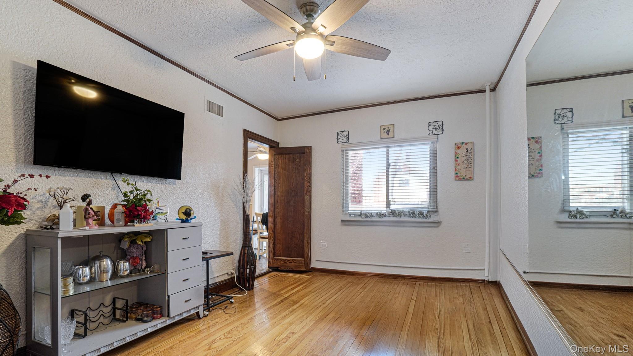 #5 photo, 2521 Yates Avenue, Bronx , NY 10469