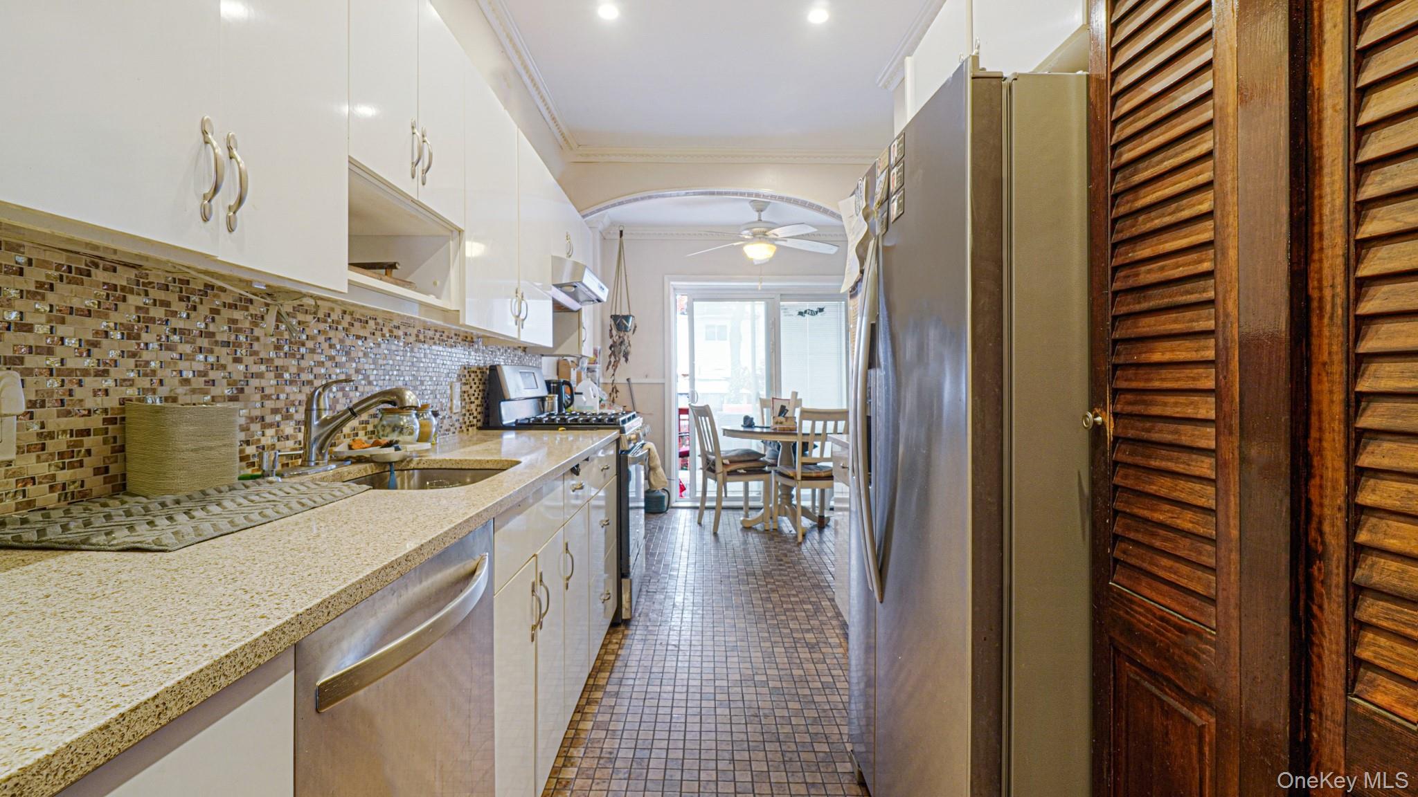 #9 photo, 2521 Yates Avenue, Bronx , NY 10469