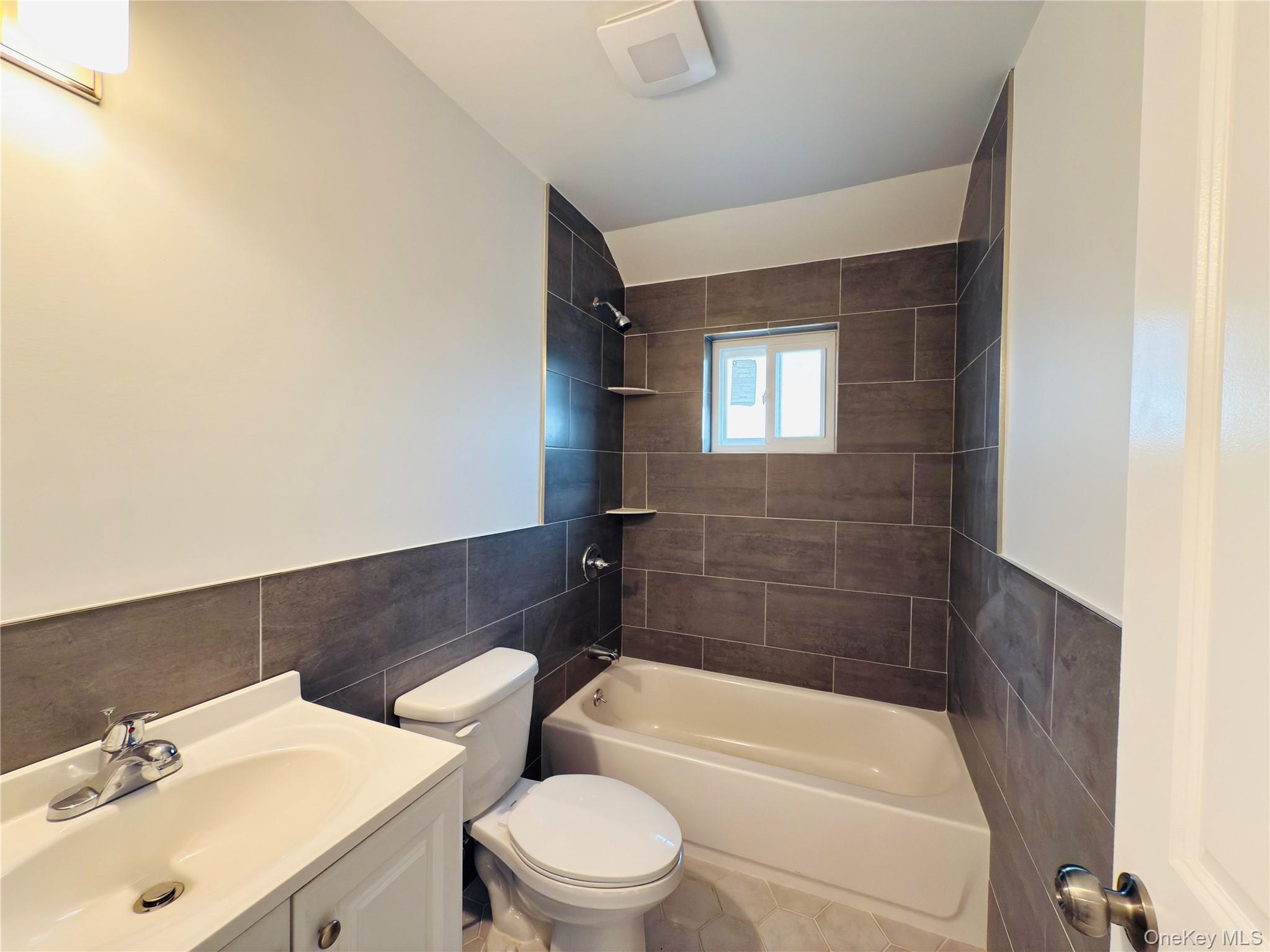 #18 photo, 3167 Ampere Avenue, Bronx , NY 10465