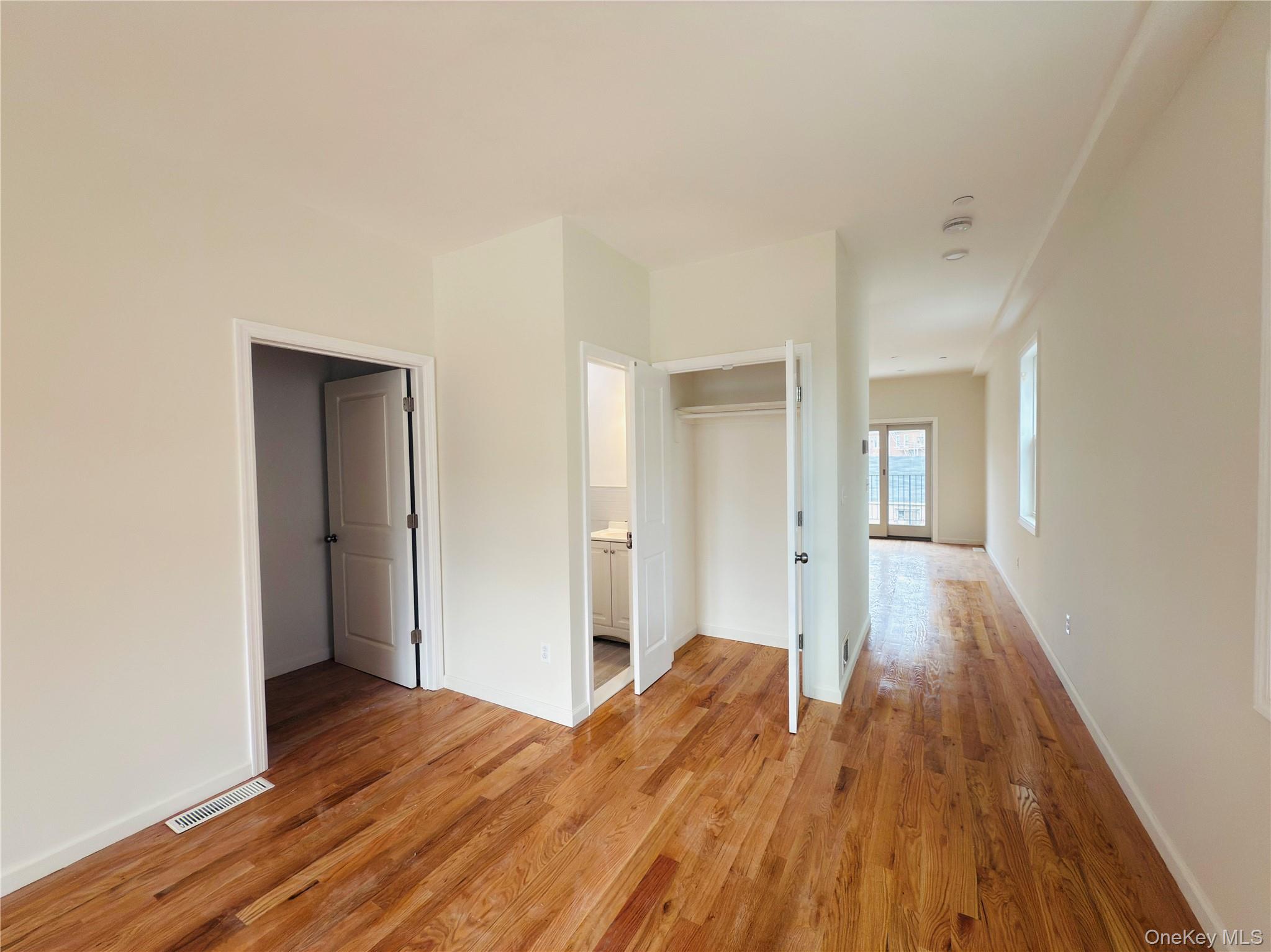 #5 photo, 3167 Ampere Avenue, Bronx , NY 10465