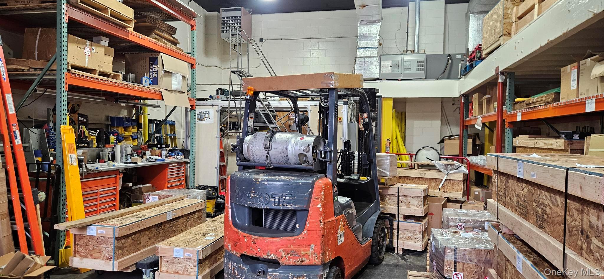 #14 photo, 415 Spook Rock Road, 纽约州 Airmont , NY 10901