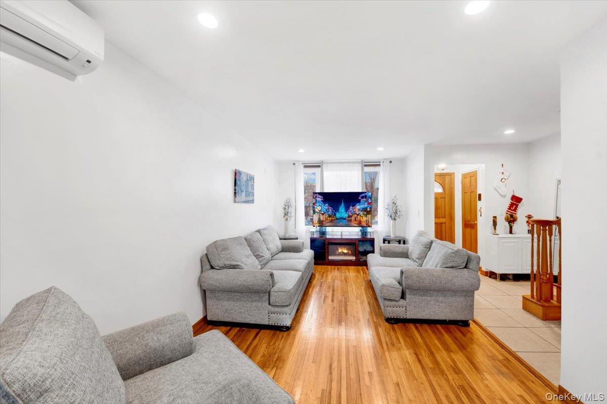 #11 photo, 239 Brinsmade Avenue, Bronx , NY 10465