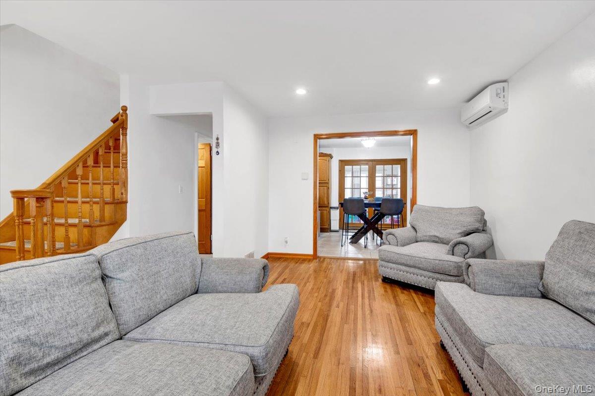 #14 photo, 239 Brinsmade Avenue, Bronx , NY 10465