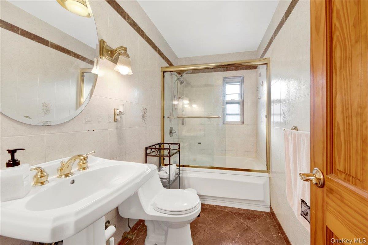 #16 photo, 239 Brinsmade Avenue, Bronx , NY 10465