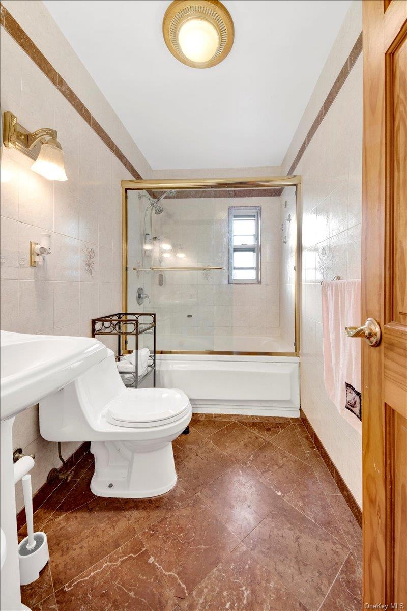 #17 photo, 239 Brinsmade Avenue, Bronx , NY 10465