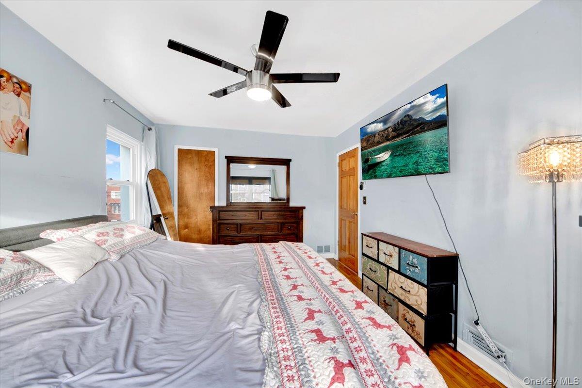 #20 photo, 239 Brinsmade Avenue, Bronx , NY 10465