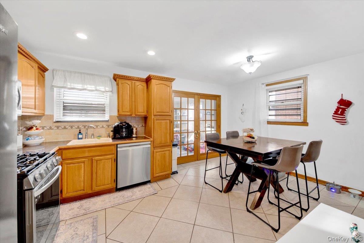 #5 photo, 239 Brinsmade Avenue, Bronx , NY 10465