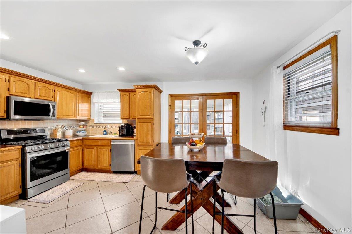 #6 photo, 239 Brinsmade Avenue, Bronx , NY 10465