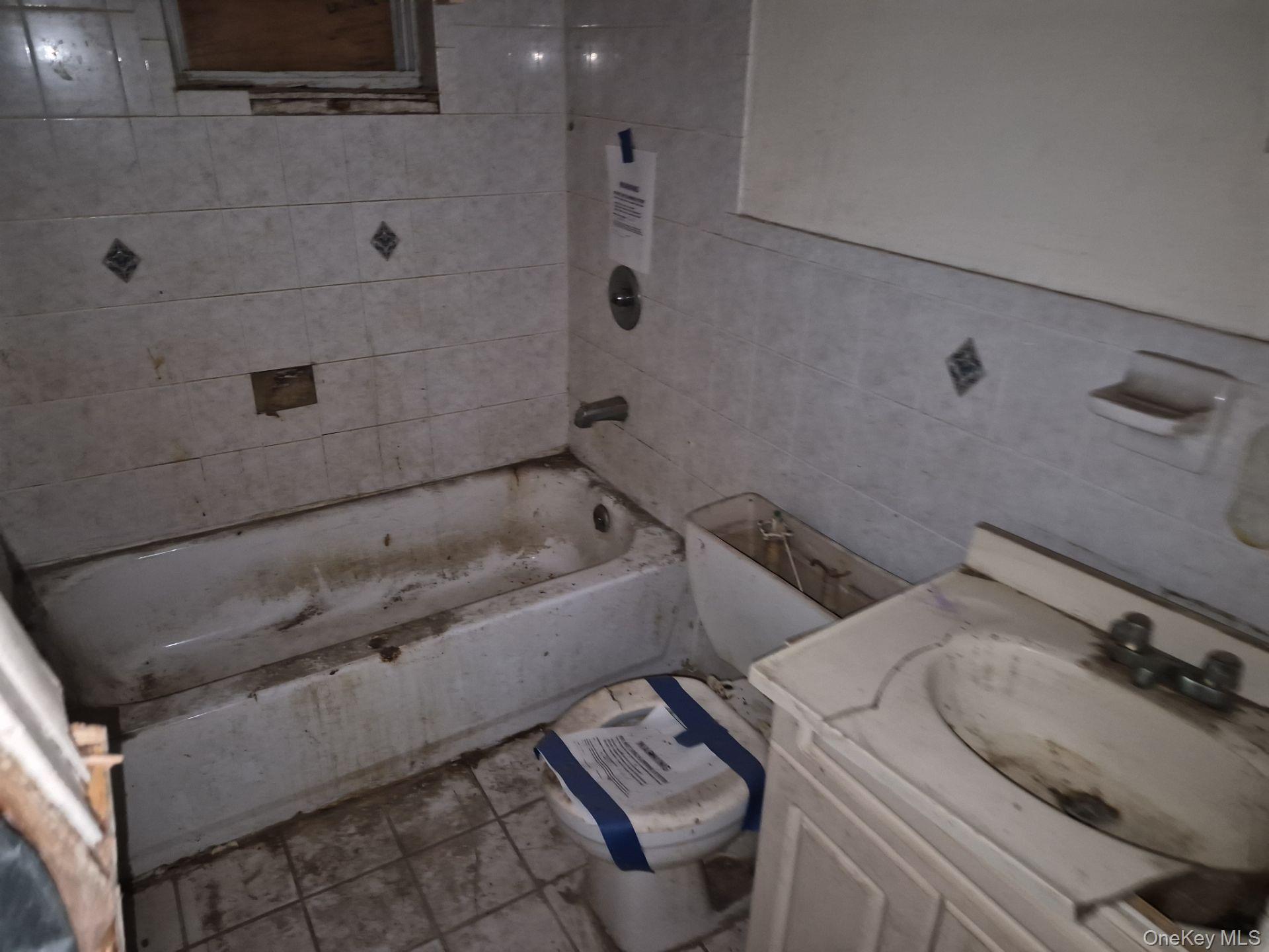 #5 photo, 1326 College Avenue, Bronx , NY 10456