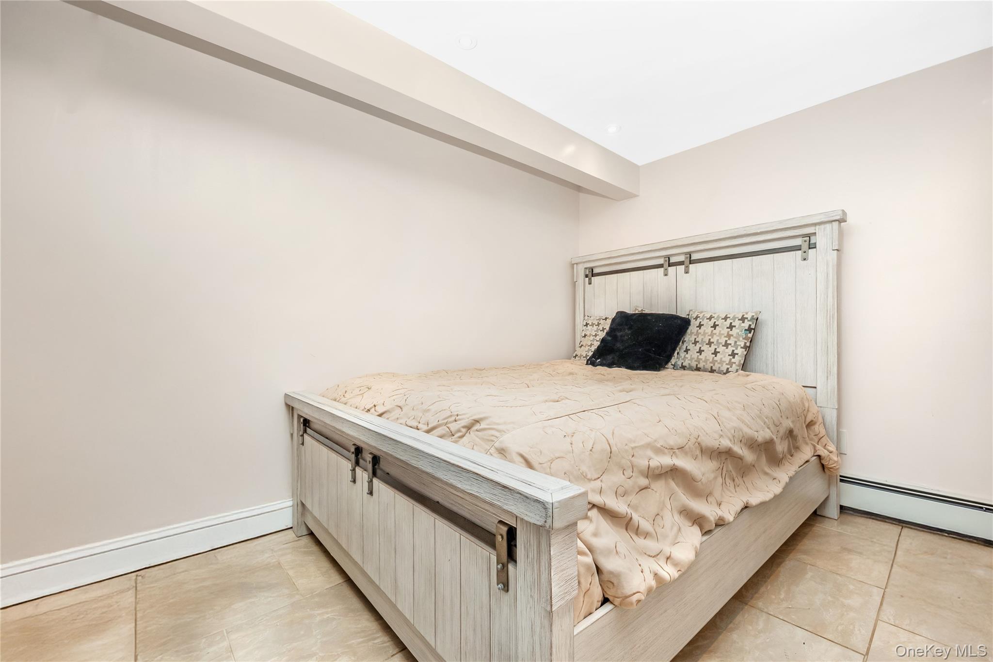 #16 photo, 2758 Mayfield Place, North Bellmore , NY 11710