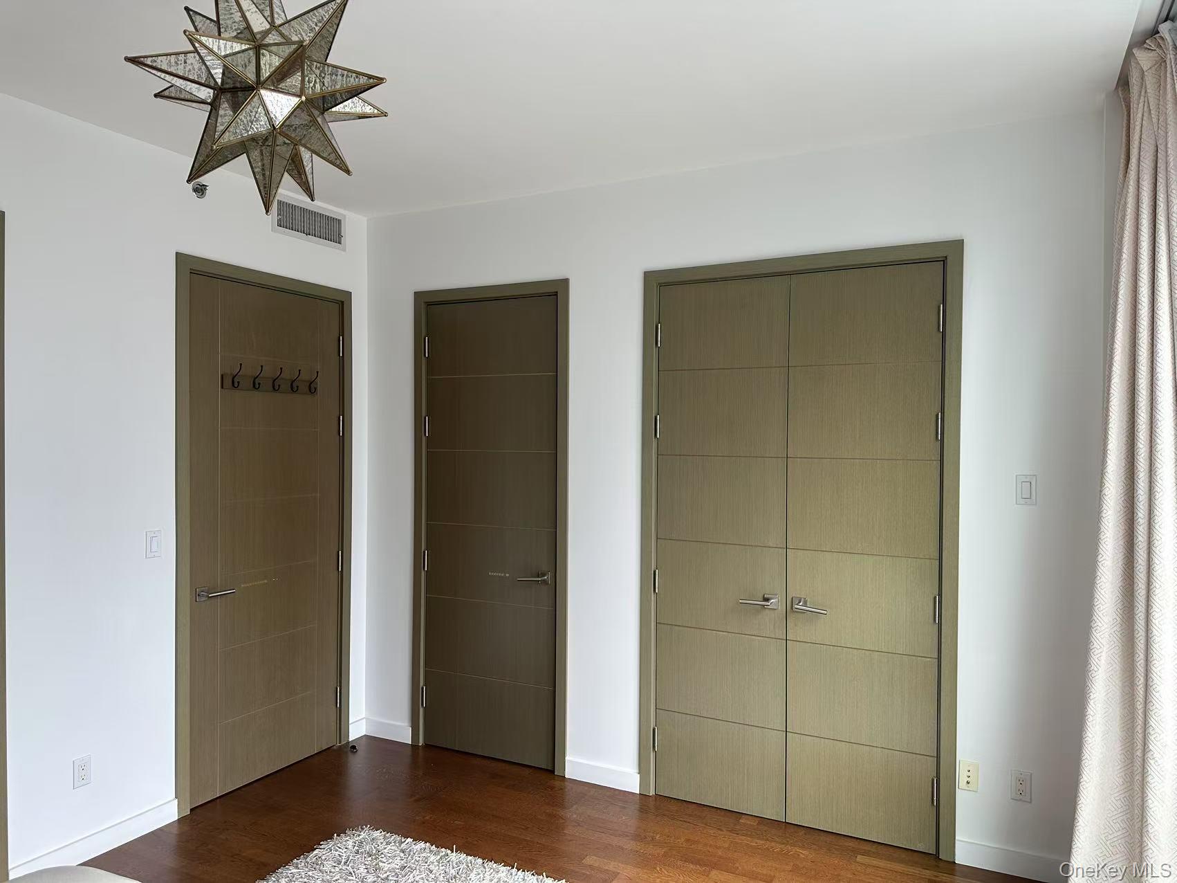 #11 photo, 2717 42nd Road, Long Island City , NY 11101