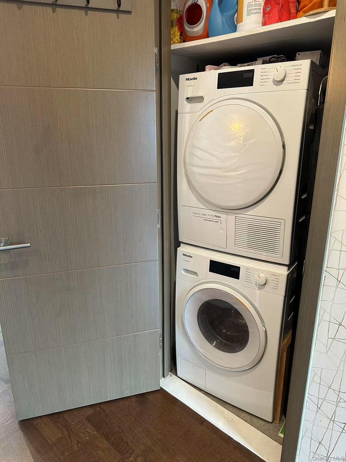 #8 photo, 2717 42nd Road, Long Island City , NY 11101