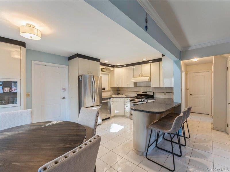 #5 photo, 158 Clement Avenue, Elmont , NY 11003