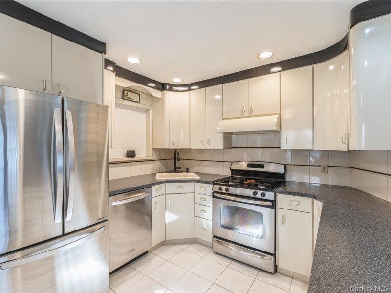 #6 photo, 158 Clement Avenue, Elmont , NY 11003