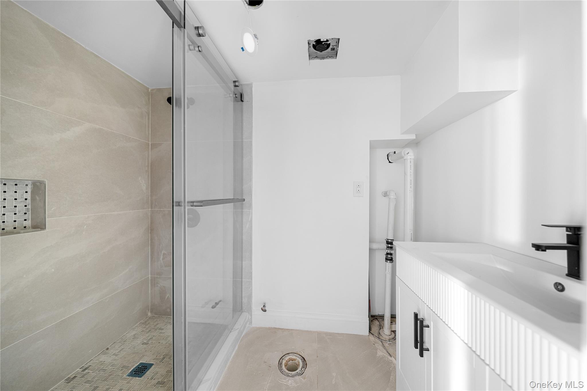 #19 photo, 87 Parsons Drive, Hempstead , NY 11550