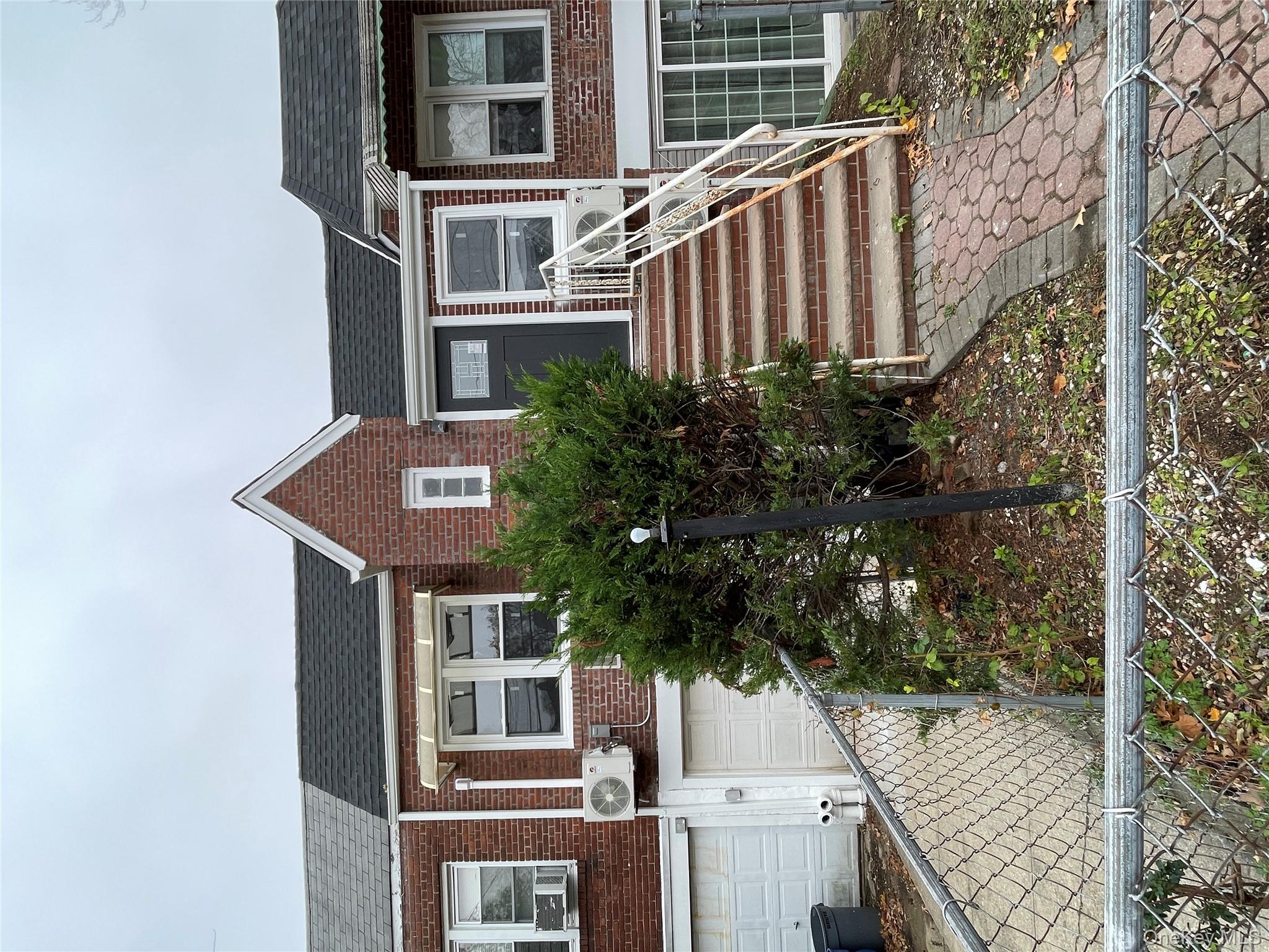 #3 photo, 114-42 196th Street, Saint Albans , NY 11412