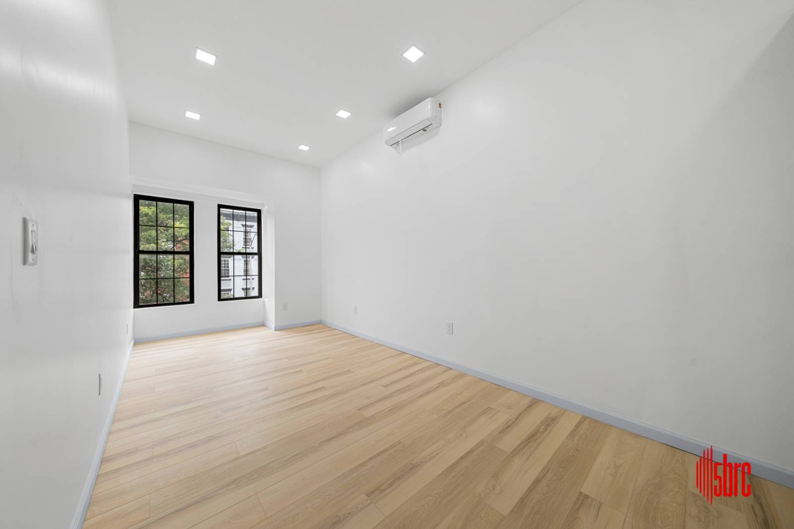 #12 photo, 1058  Jefferson Ave, Bushwick , NY 11221