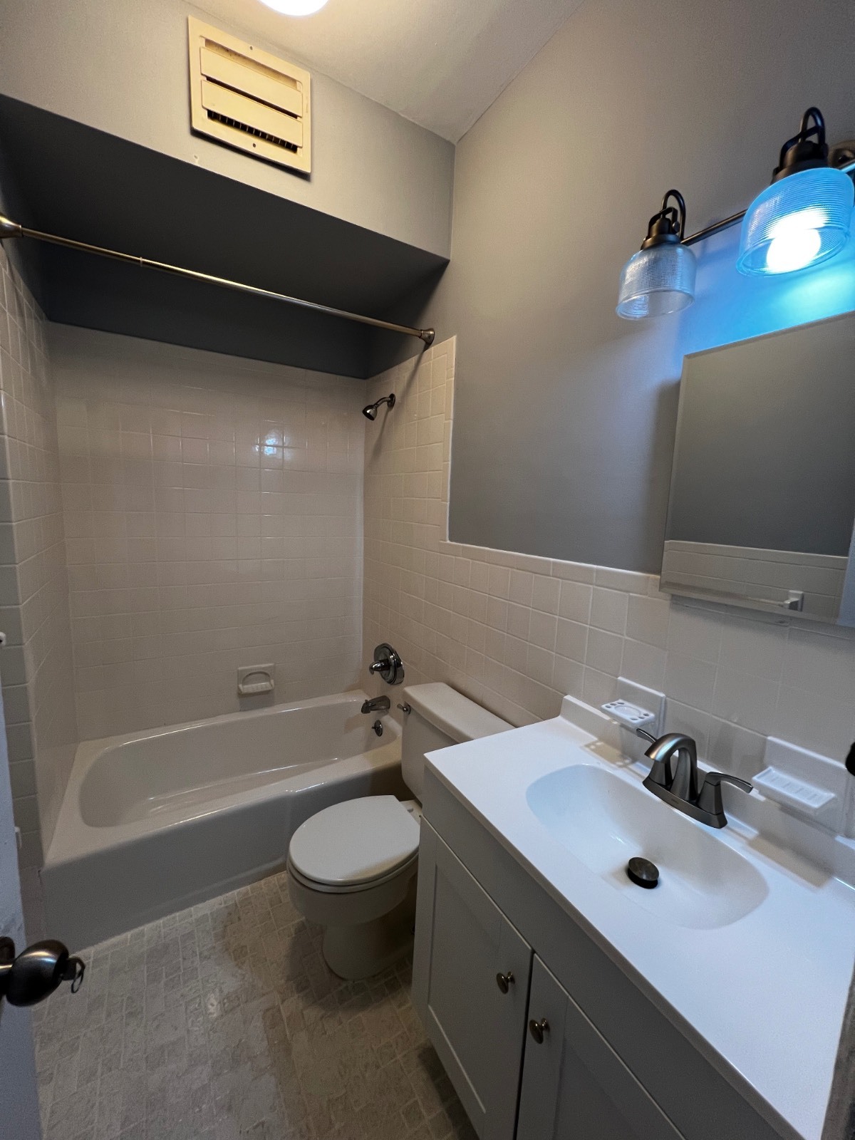 #4 photo, 576 Warburton Ave, #2R, Hastings on Hudson , NY 10706