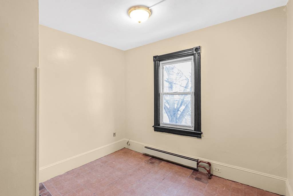 #12 photo, 9 Monument St, Newburgh , NY 12550