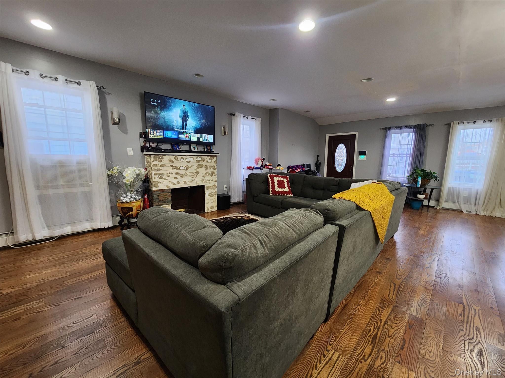 #5 photo, 19614 104th Avenue, Saint Albans , NY 11412