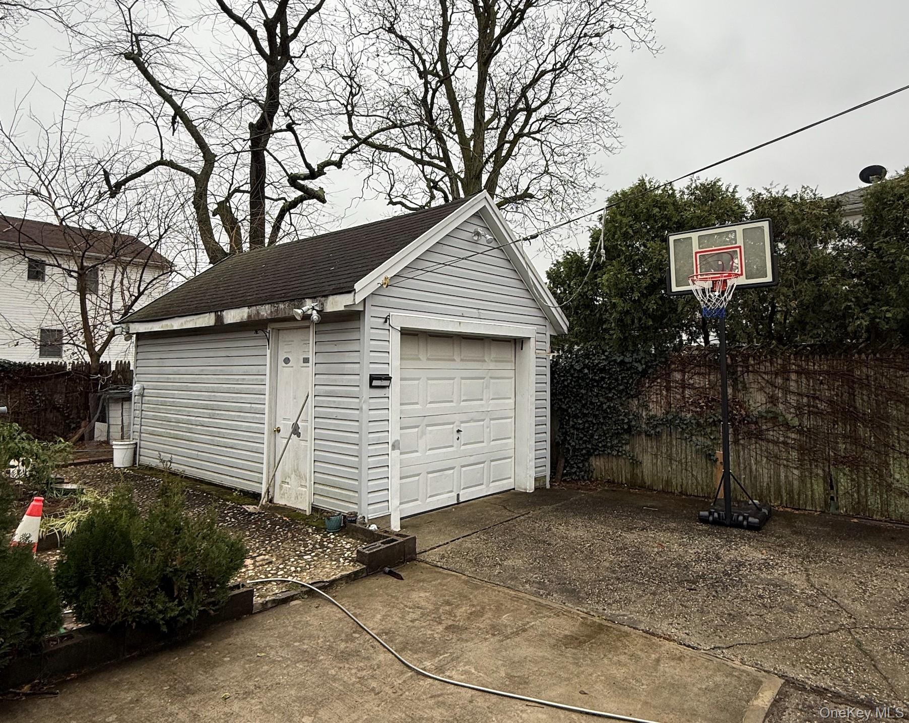 #11 photo, 17 Litchfield Avenue, מחוז נסאו Elmont , NY 11003