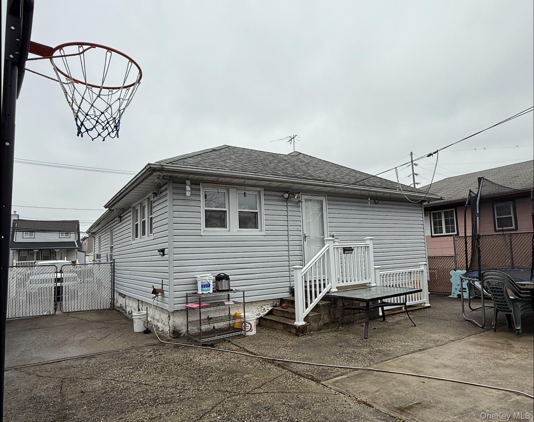 #12 photo, 17 Litchfield Avenue, מחוז נסאו Elmont , NY 11003