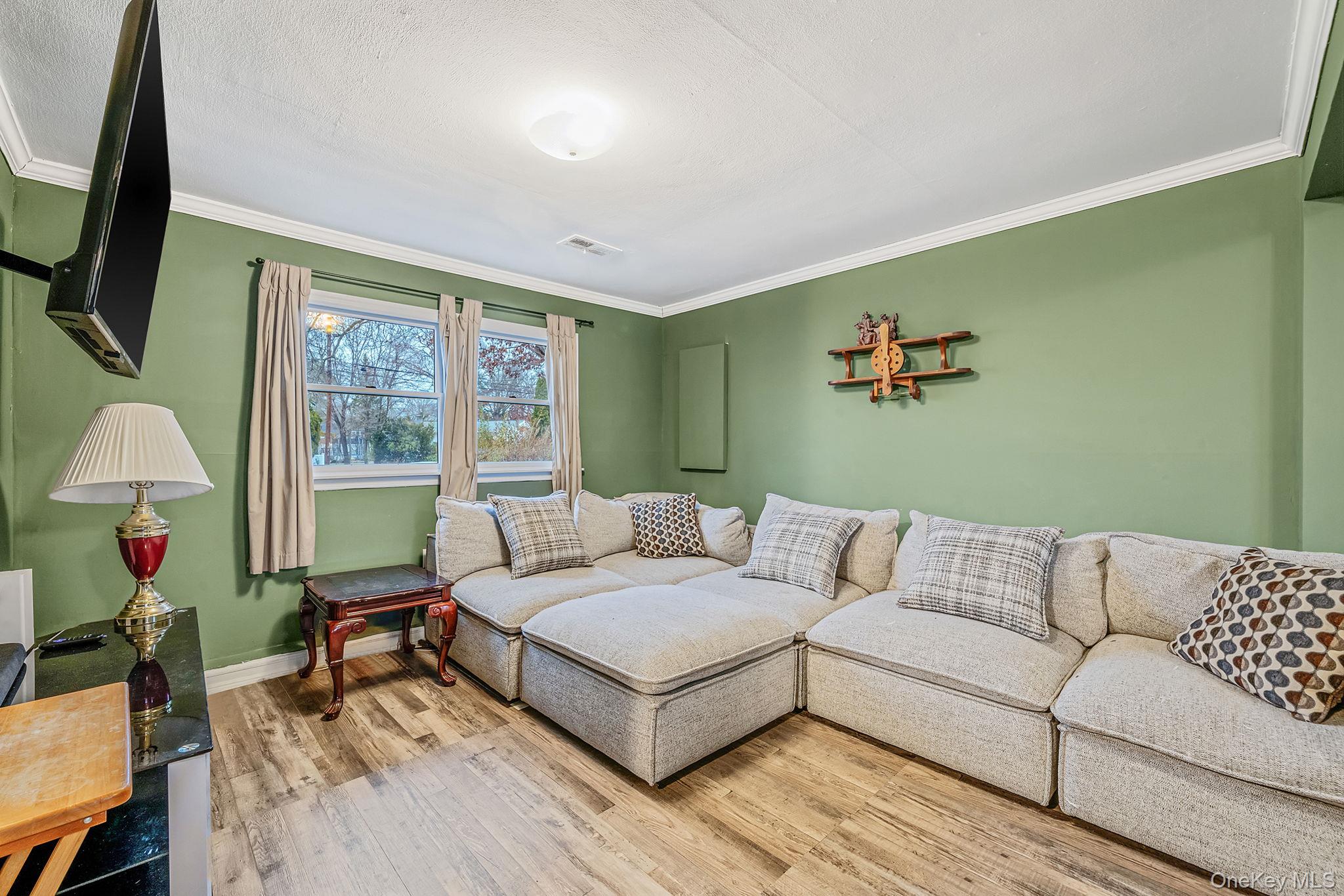 #16 photo, 154A Woodrow Parkway, West Babylon , NY 11704