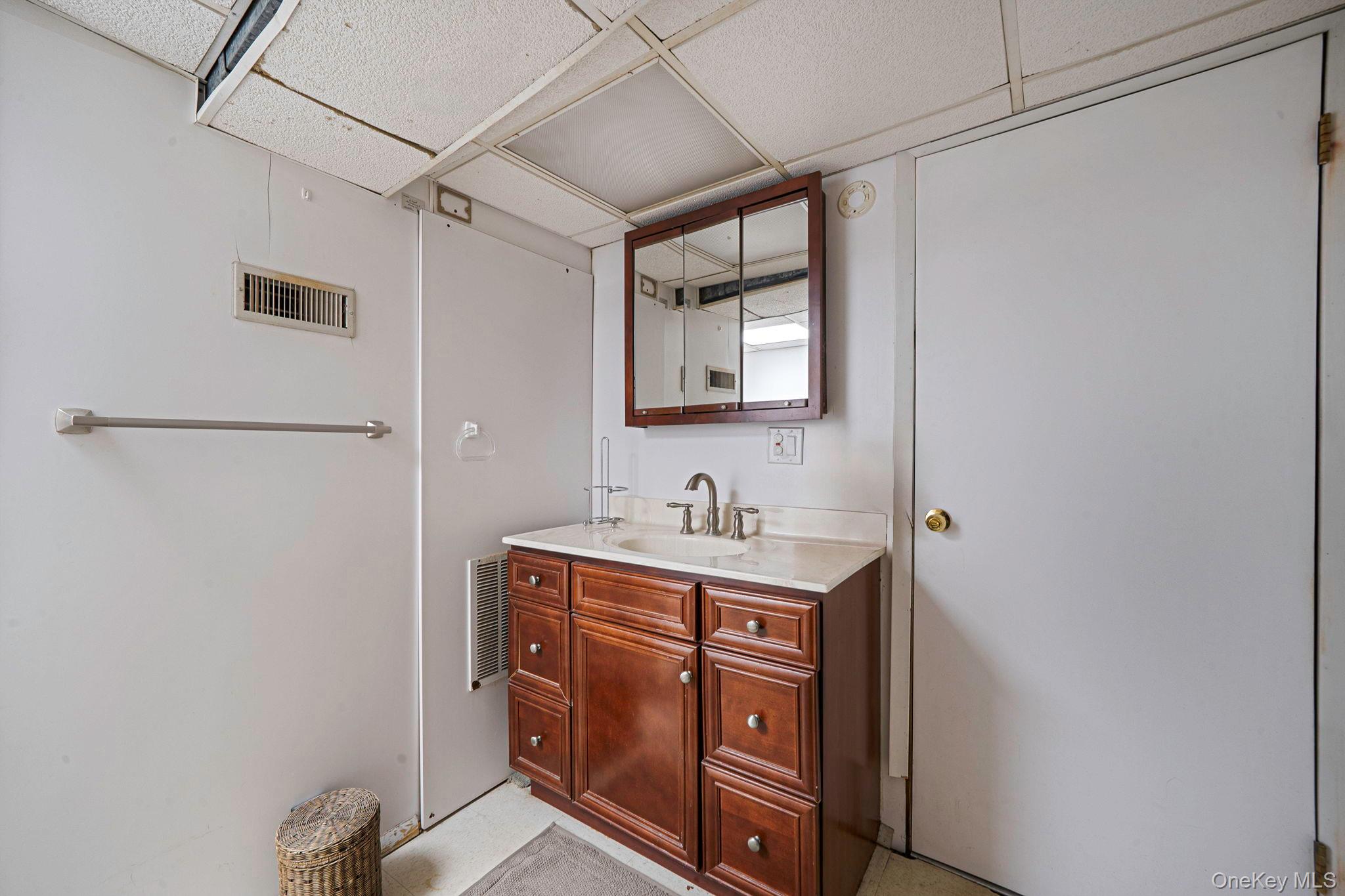 #19 photo, 154A Woodrow Parkway, West Babylon , NY 11704