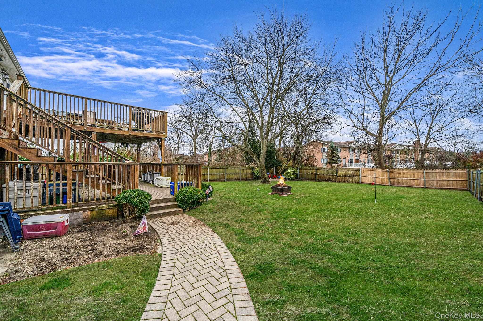 #20 photo, 154A Woodrow Parkway, West Babylon , NY 11704