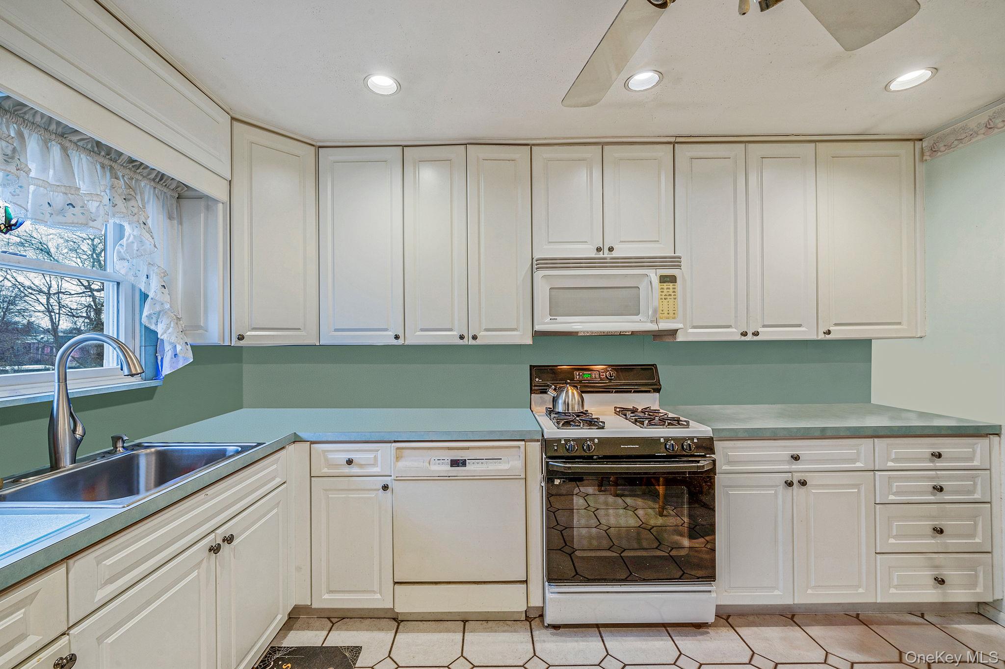 #6 photo, 154A Woodrow Parkway, West Babylon , NY 11704