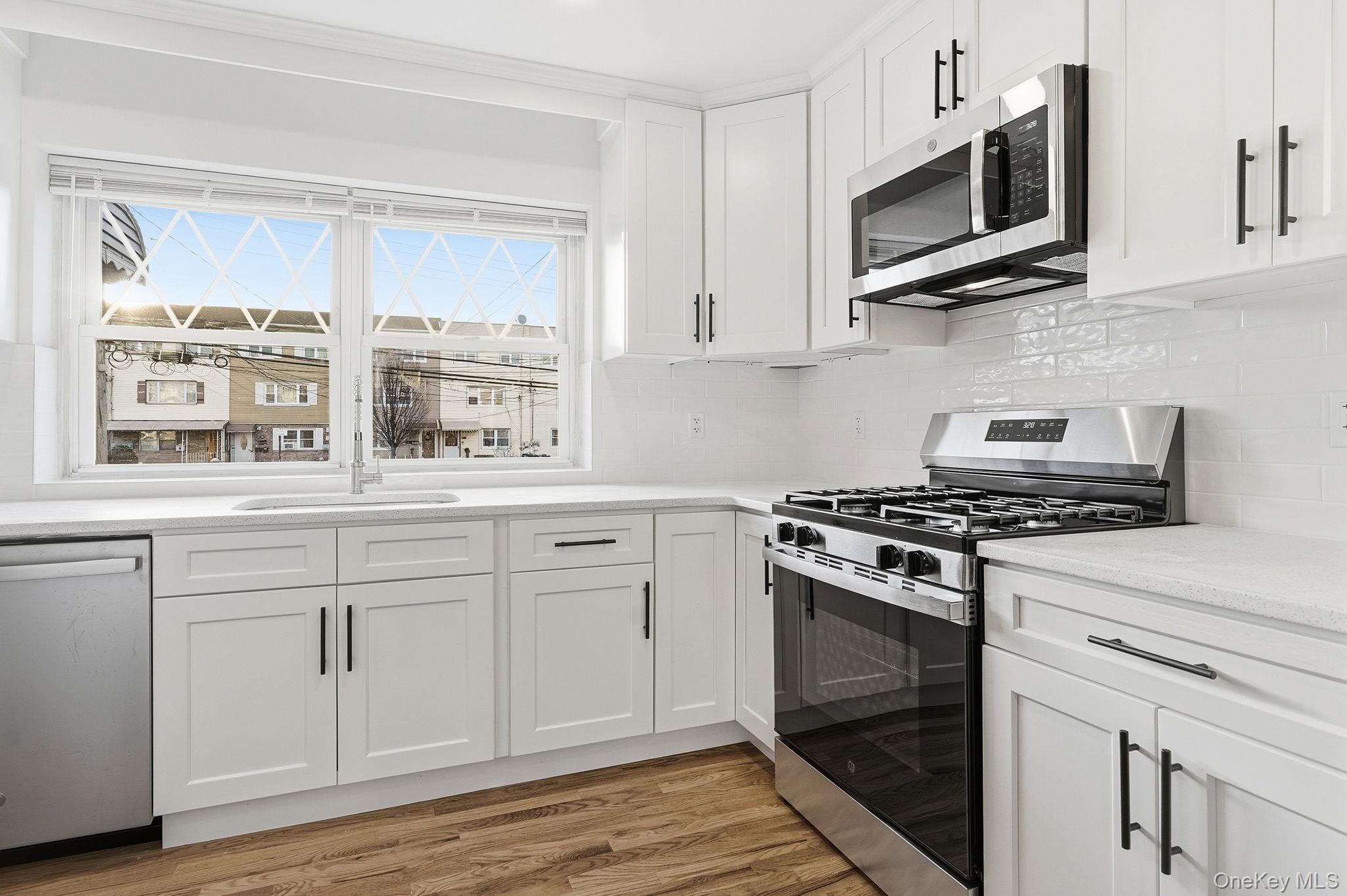 #13 photo, 278 Balcom Avenue, Bronx , NY 10465