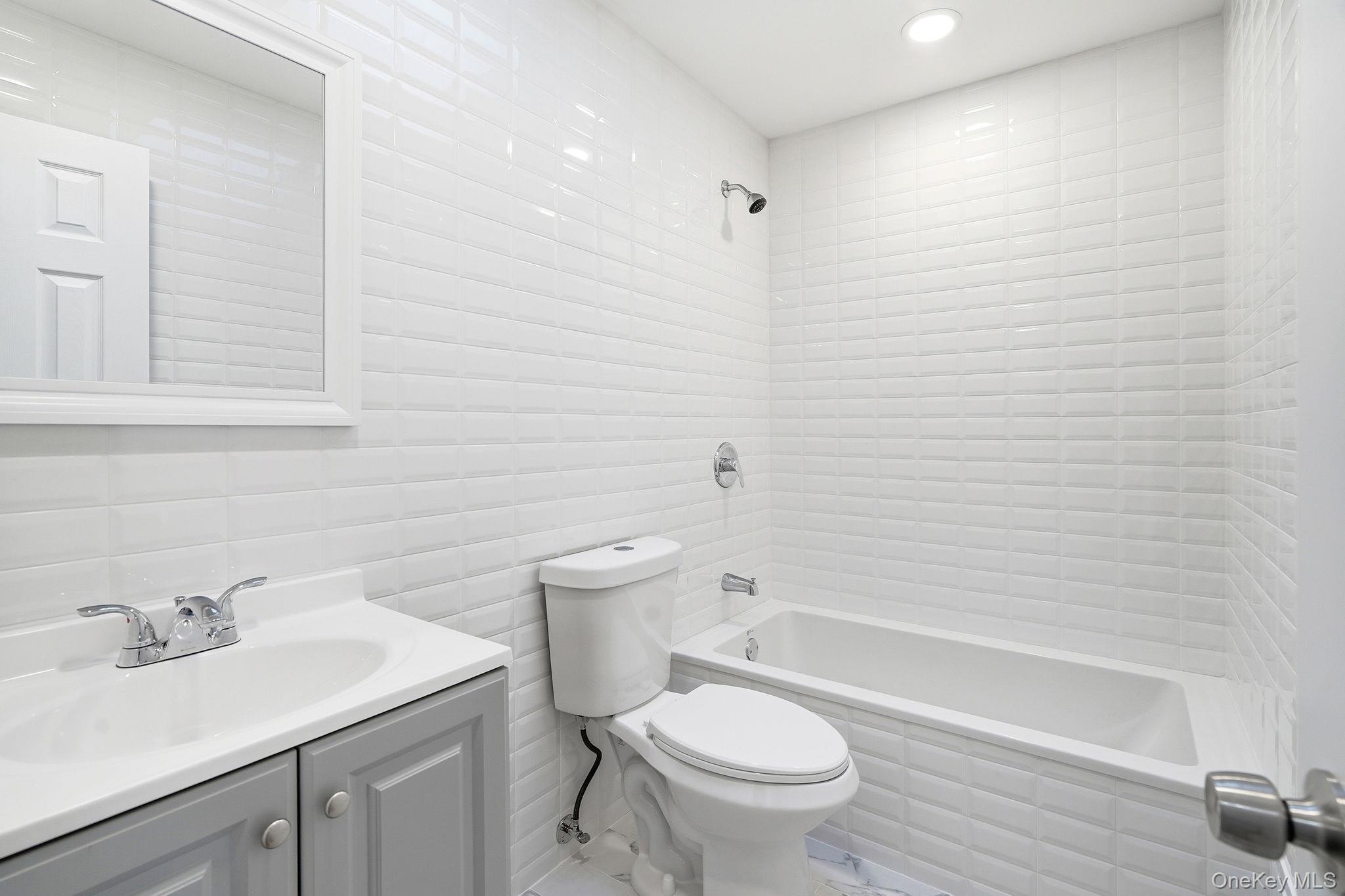 #15 photo, 278 Balcom Avenue, Bronx , NY 10465