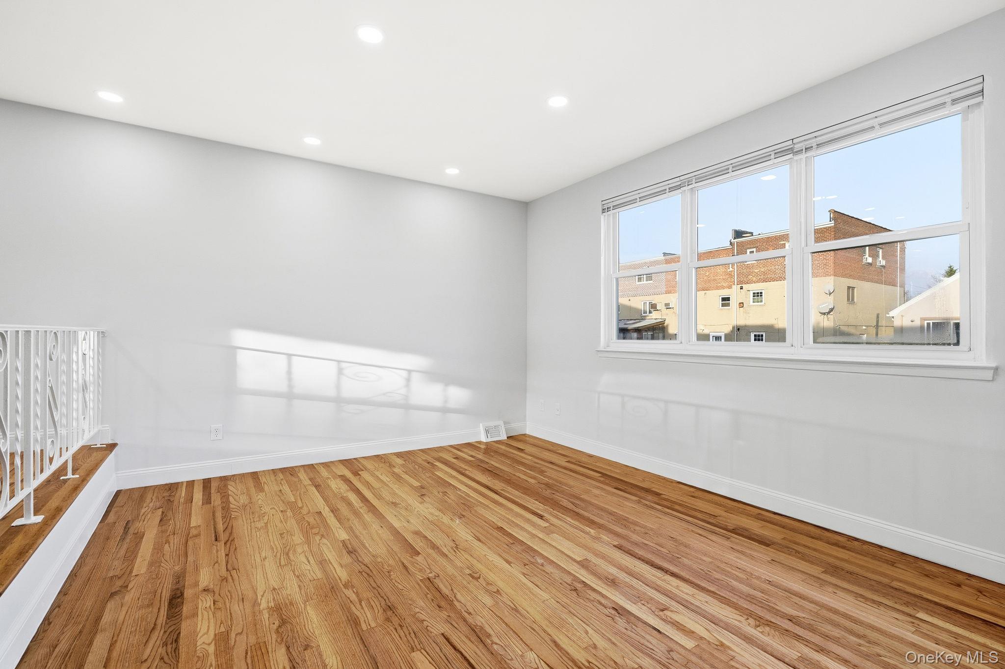 #6 photo, 278 Balcom Avenue, Bronx , NY 10465