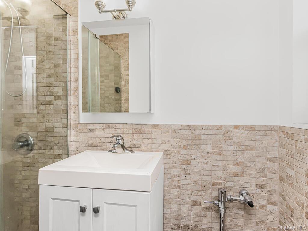 #13 photo, 2750 Johnson Avenue, Bronx , NY 10463