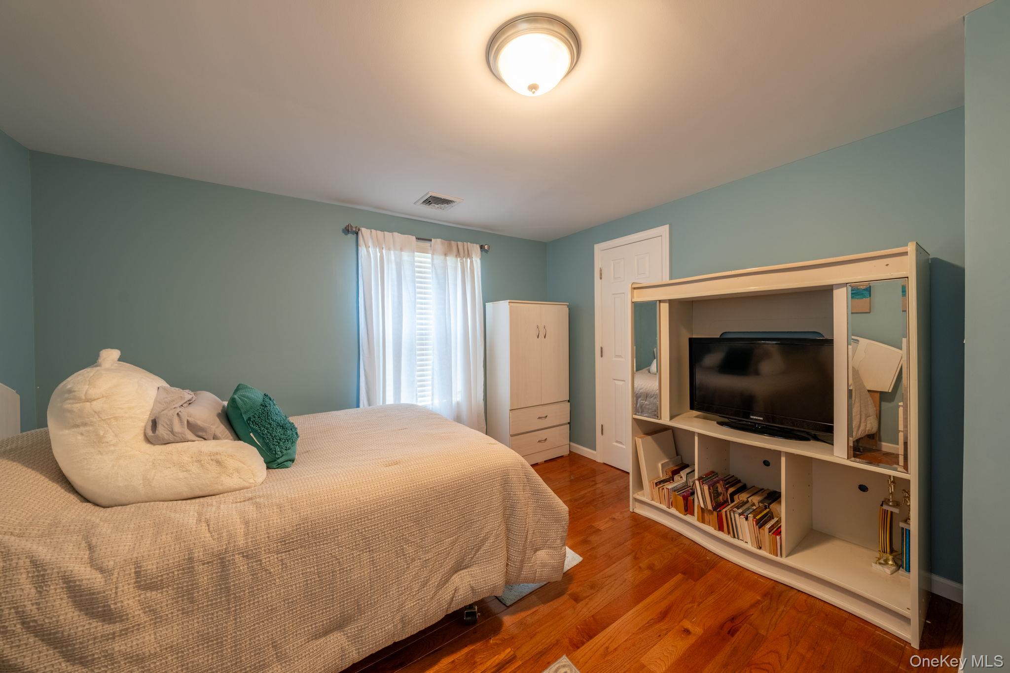 #19 photo, 20 Sterling Place, Roosevelt , NY 11575