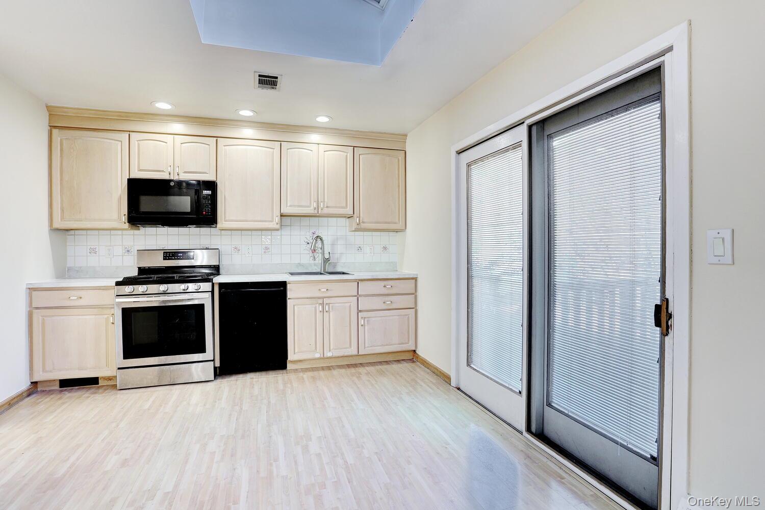 #6 photo, 12 Van Gogh Lane, Airmont , NY 10901