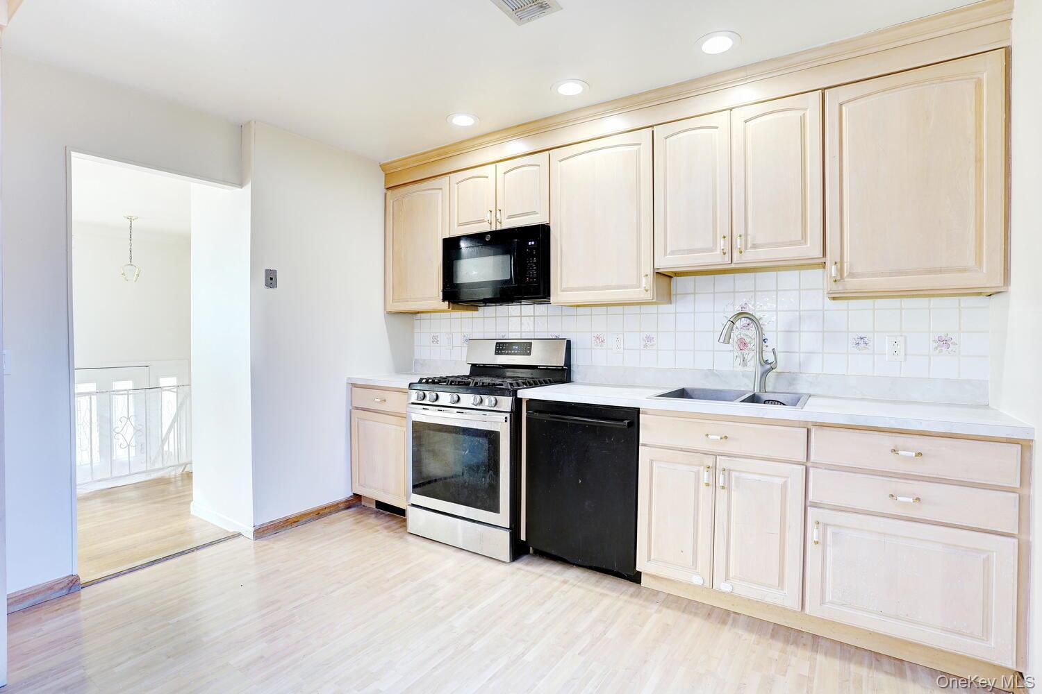 #7 photo, 12 Van Gogh Lane, Airmont , NY 10901