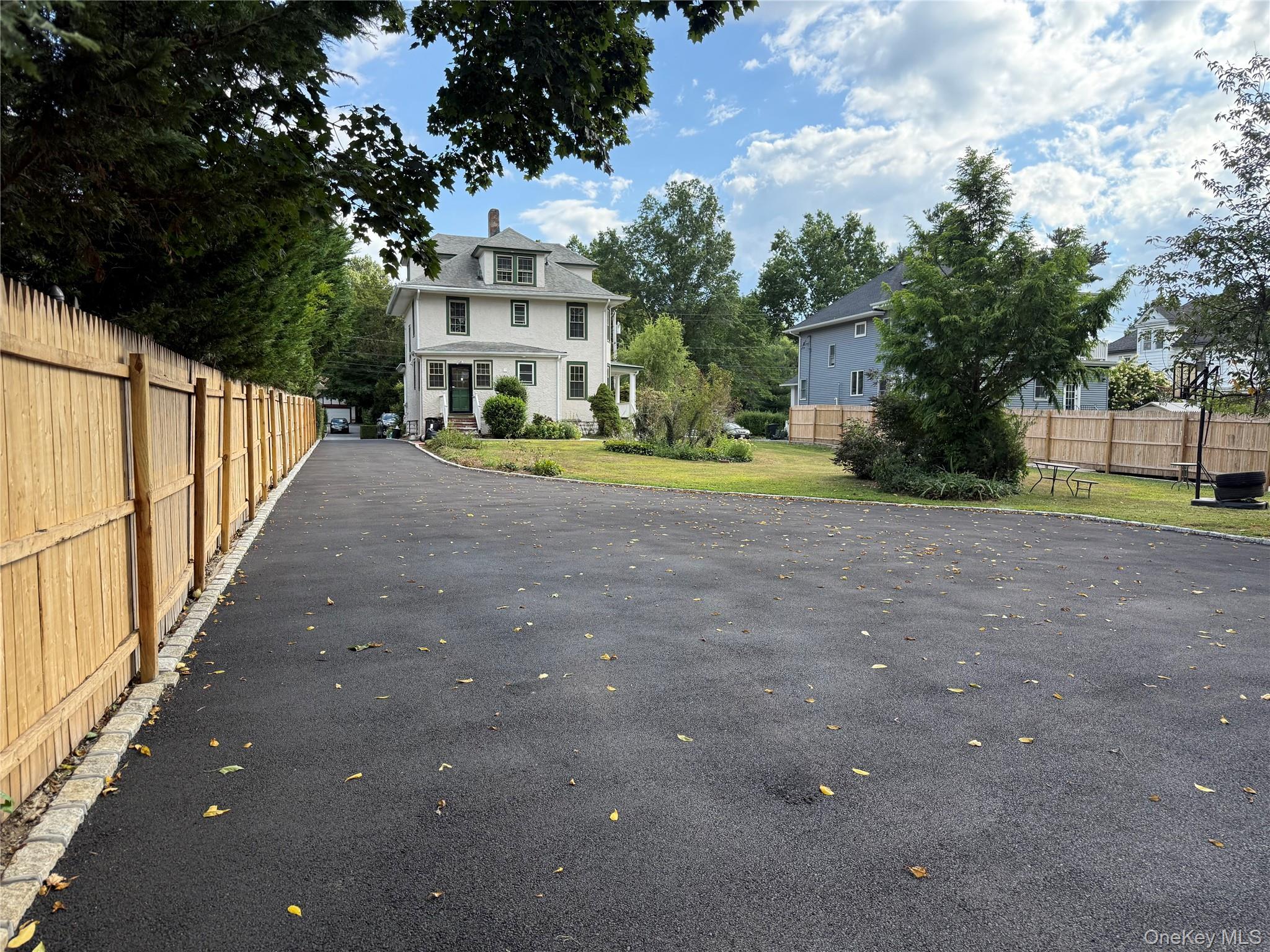 #15 photo, 27 Dosoris Way, Glen Cove , NY 11542