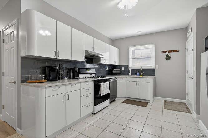 #12 photo, 132 Roosevelt Avenue, নাসাউ কাউন্টি Mineola , NY 11501