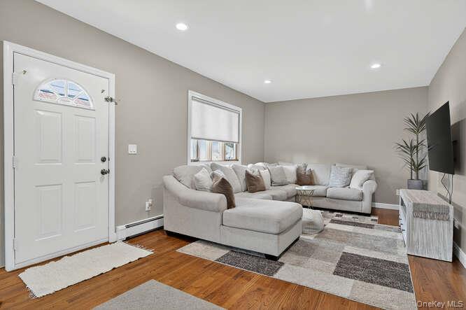 #2 photo, 132 Roosevelt Avenue, নাসাউ কাউন্টি Mineola , NY 11501