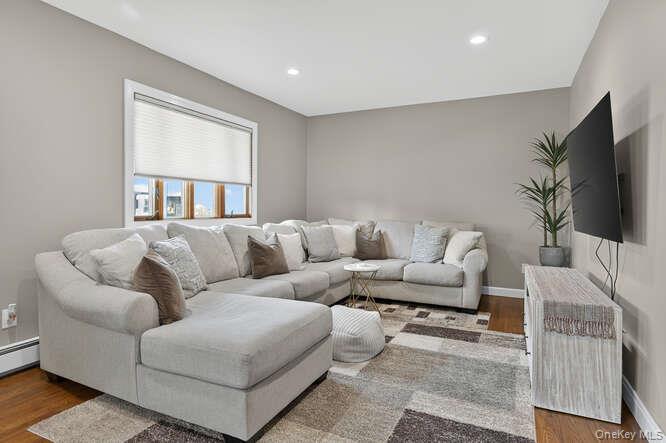 #3 photo, 132 Roosevelt Avenue, নাসাউ কাউন্টি Mineola , NY 11501