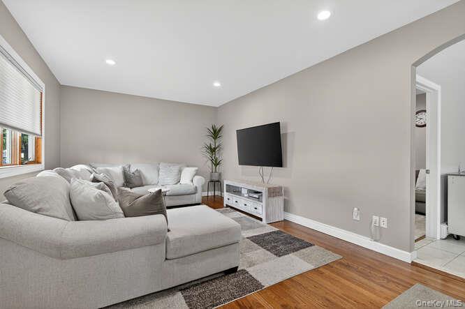 #4 photo, 132 Roosevelt Avenue, নাসাউ কাউন্টি Mineola , NY 11501