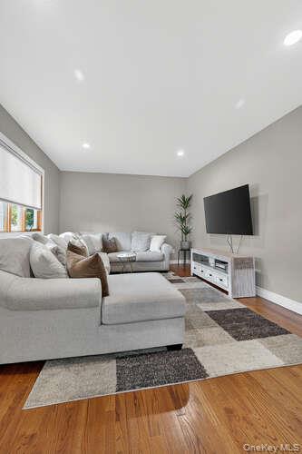 #5 photo, 132 Roosevelt Avenue, নাসাউ কাউন্টি Mineola , NY 11501