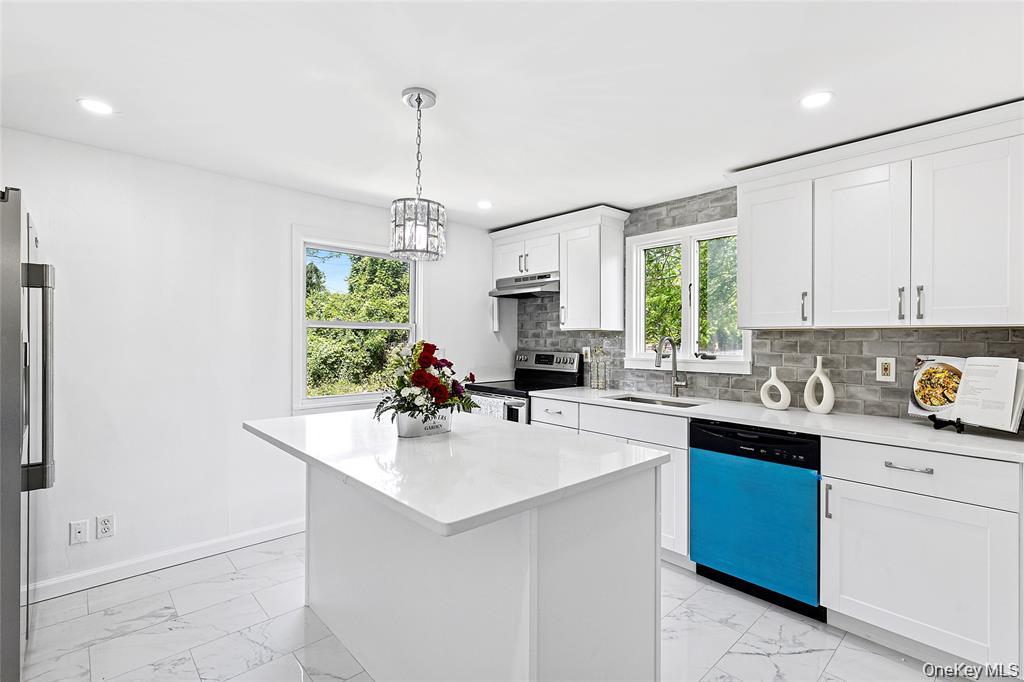 #2 photo, 46 Saint George Drive, সাফোক কাউন্টি Shirley , NY 11967